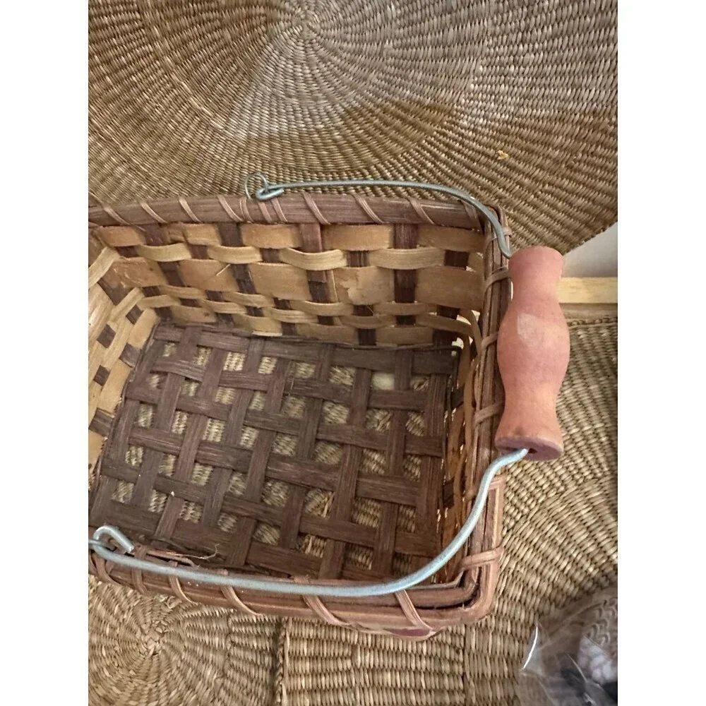 Vintage Woven Basket with Apple Design & Wooden Handle